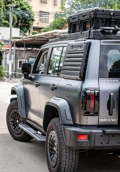 魏建军接连现身 F1 围场、亲自试驾 GT3 赛车参与专业测试，这番看似 “玩车