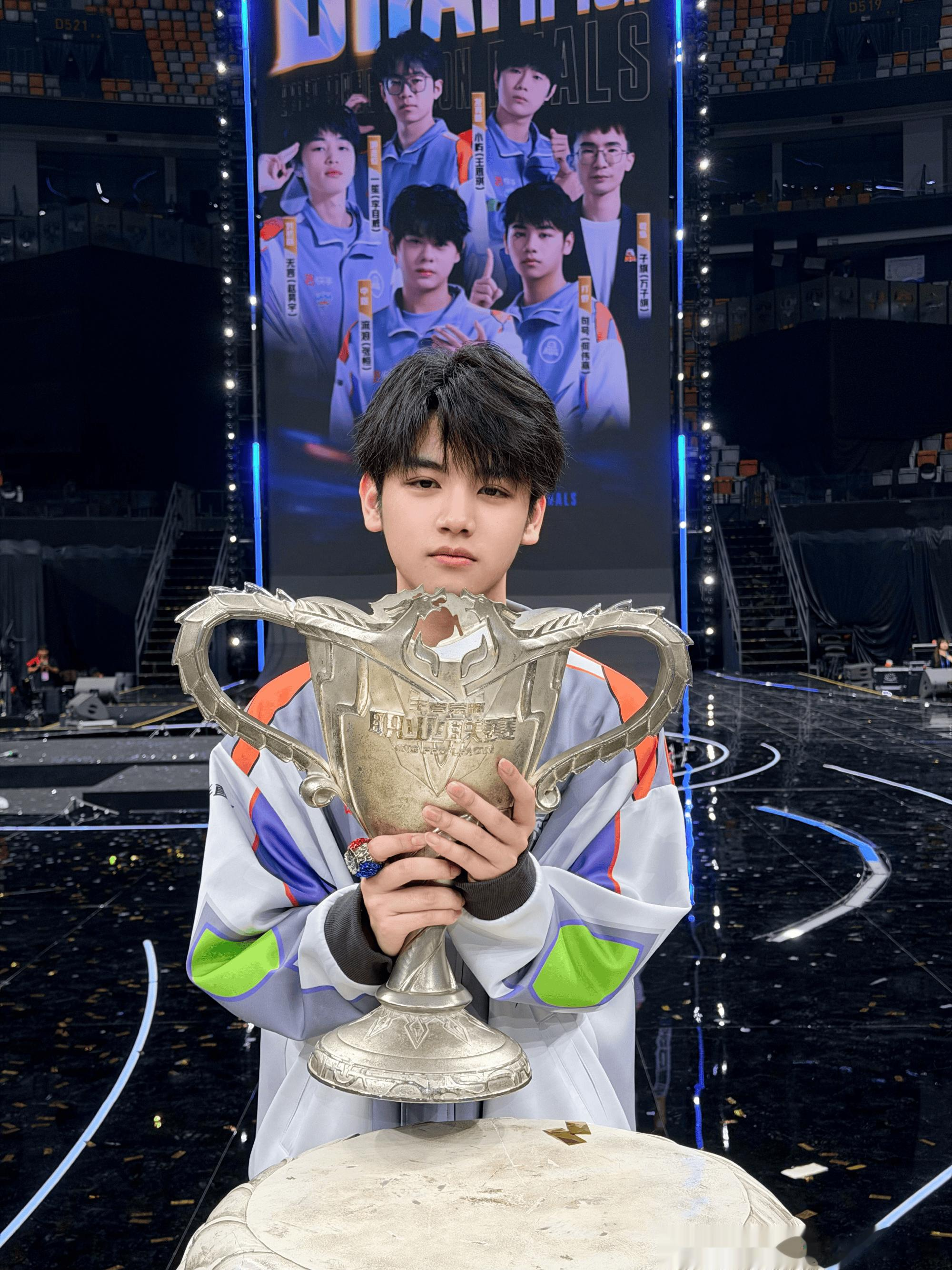 句号长文：去年那些串子让我怀疑自己，如今轻舟已过万重山