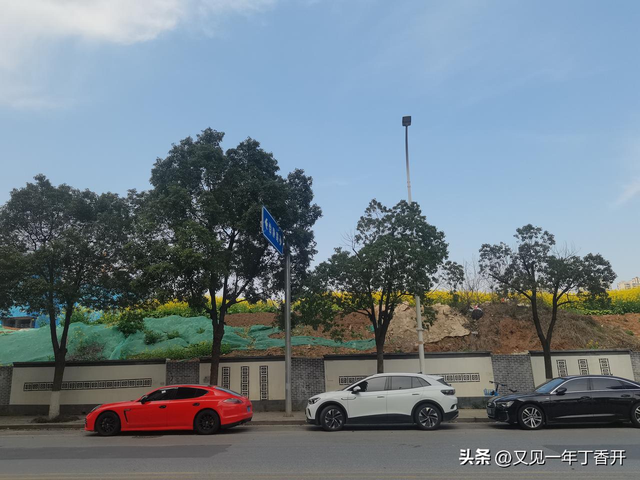 有人说城北要在这里弄个盒马

我看着地方不够，万象汇也在这，停车在哪停？

土堆