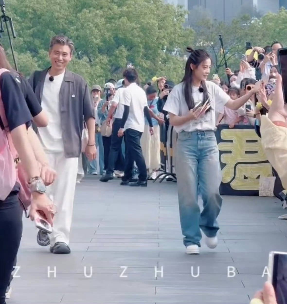 李老师一路姨母笑 