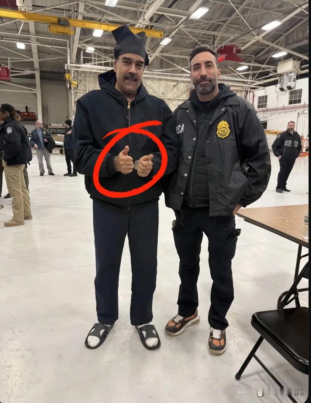 唏嘘啊，实在是唏嘘，没想到最后关头，还是人家古巴的雇佣兵，展现了他们的忠诚。
