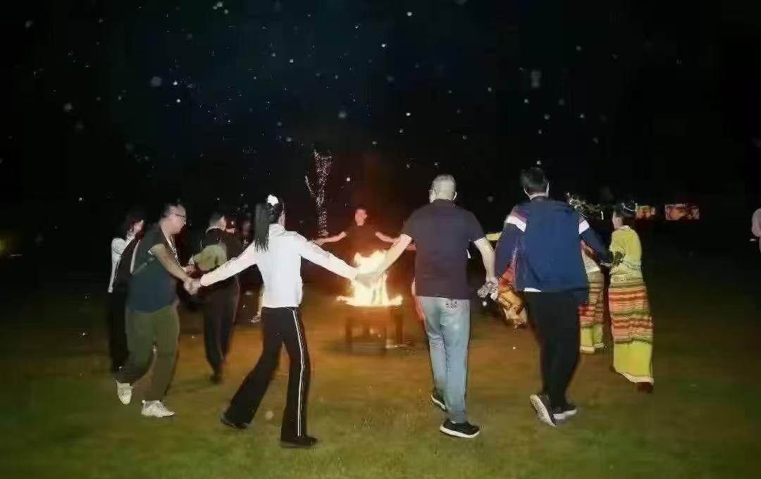 好人不缺，缺的是让好人不寒心的路。
60%的人愿意帮人，但没人敢把钱交给一个叫“