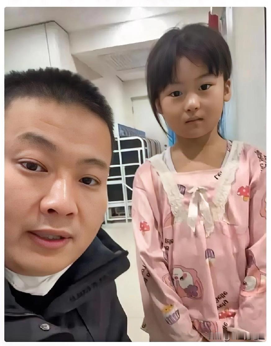 太心酸了！近日黑龙江，男子带老父亲到医院治疗，发现隔壁床有位男子住院治疗，竟然是