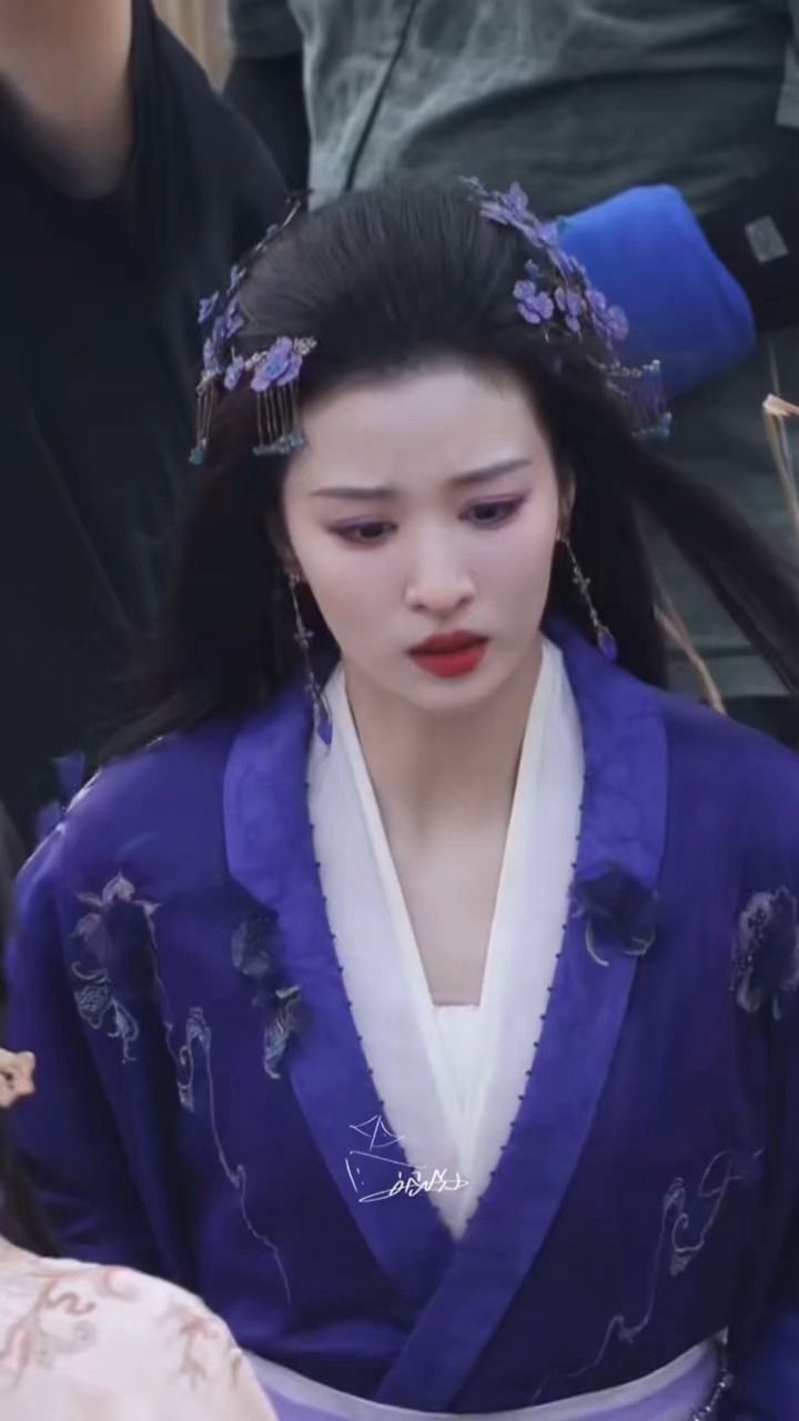 我天 船儿…🥺太入戏了忘记自己脚伤 结果被痛出表情包天呐看着就好疼🥲🥲王楚