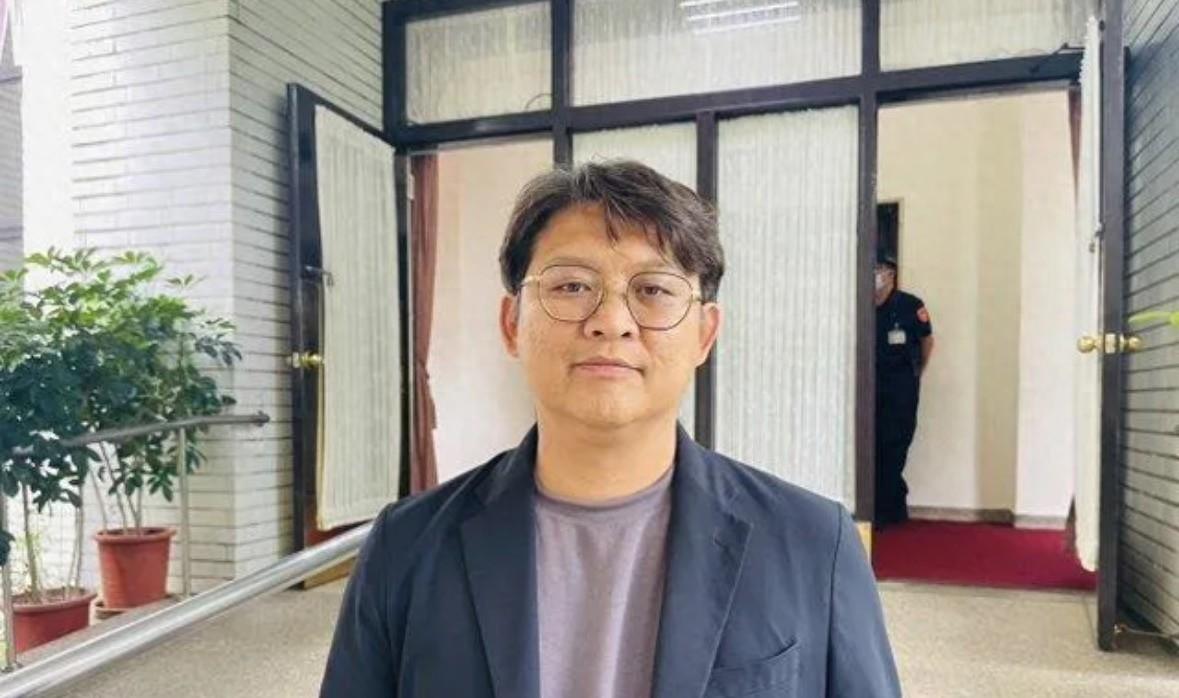 针对台陆委会副主委梁文杰日前表示“菠萝释迦是台湾人几乎不吃、完全仰大陆鼻息的农产
