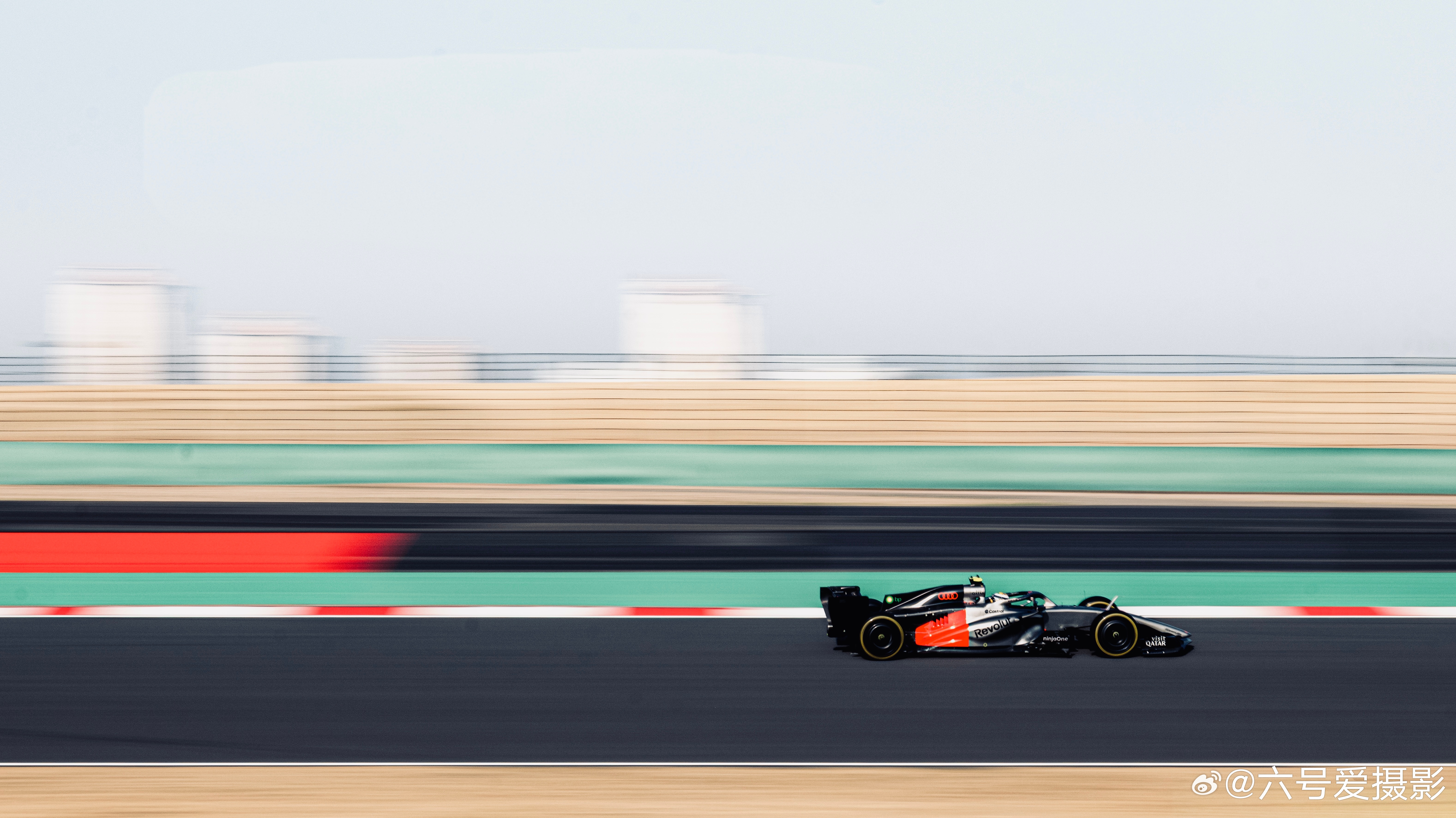 随手拍几张帅气的瞬间，亲临现场才能感受到F1真正的魅力！奔驰在上海这块场地简直是