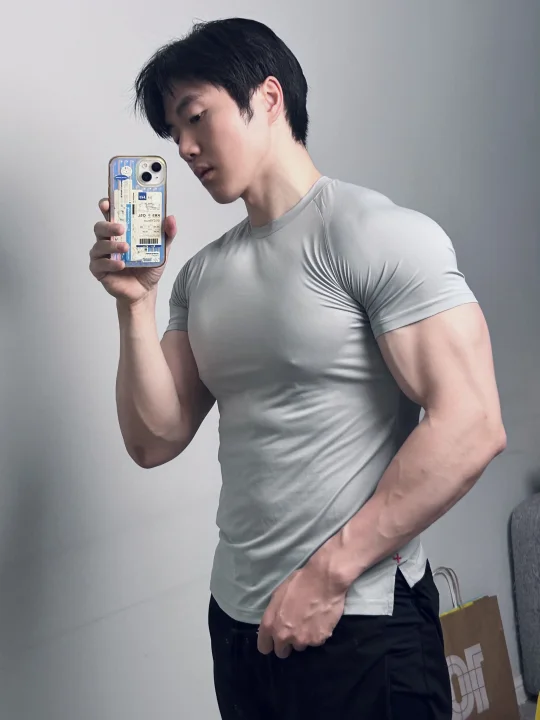 灰色的
