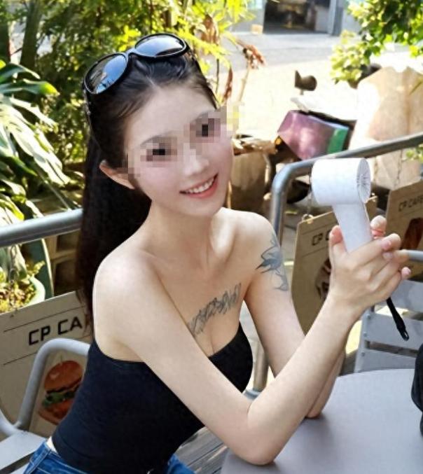三次修改订婚宴，没想到21岁准新娘竟不幸离世，死亡证明标注未知原因，背后疑点牵动