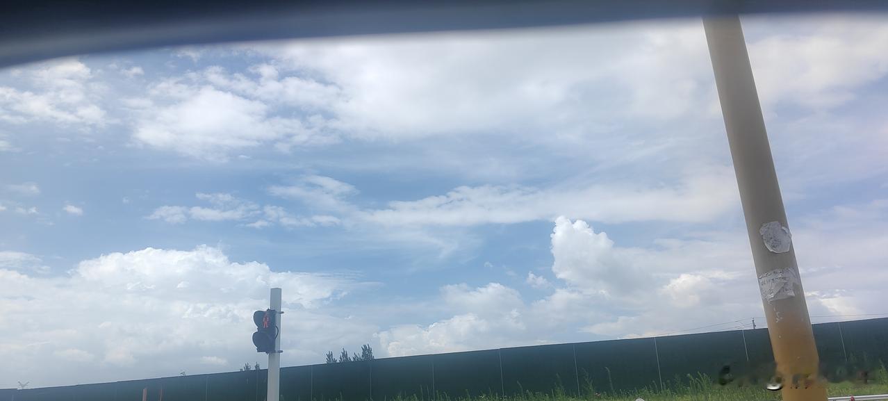 今天全家都在家，孩子放假了，我和老公也不上班，一合计，就出来走走，去山里，去有溪