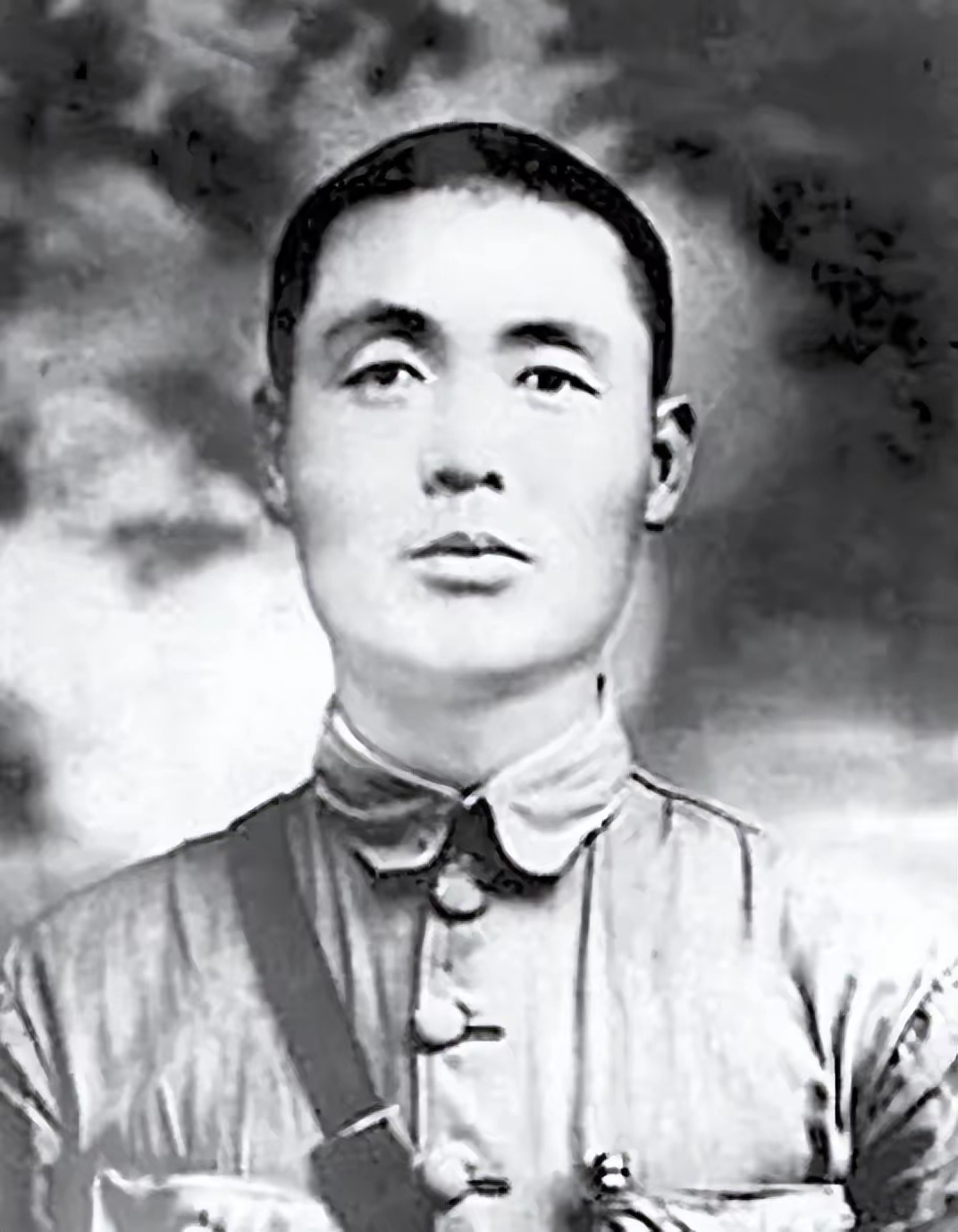 历史知识 长征时董振堂担任红五军团长，在中央红军内，实力仅稍逊于红一、红三两大王