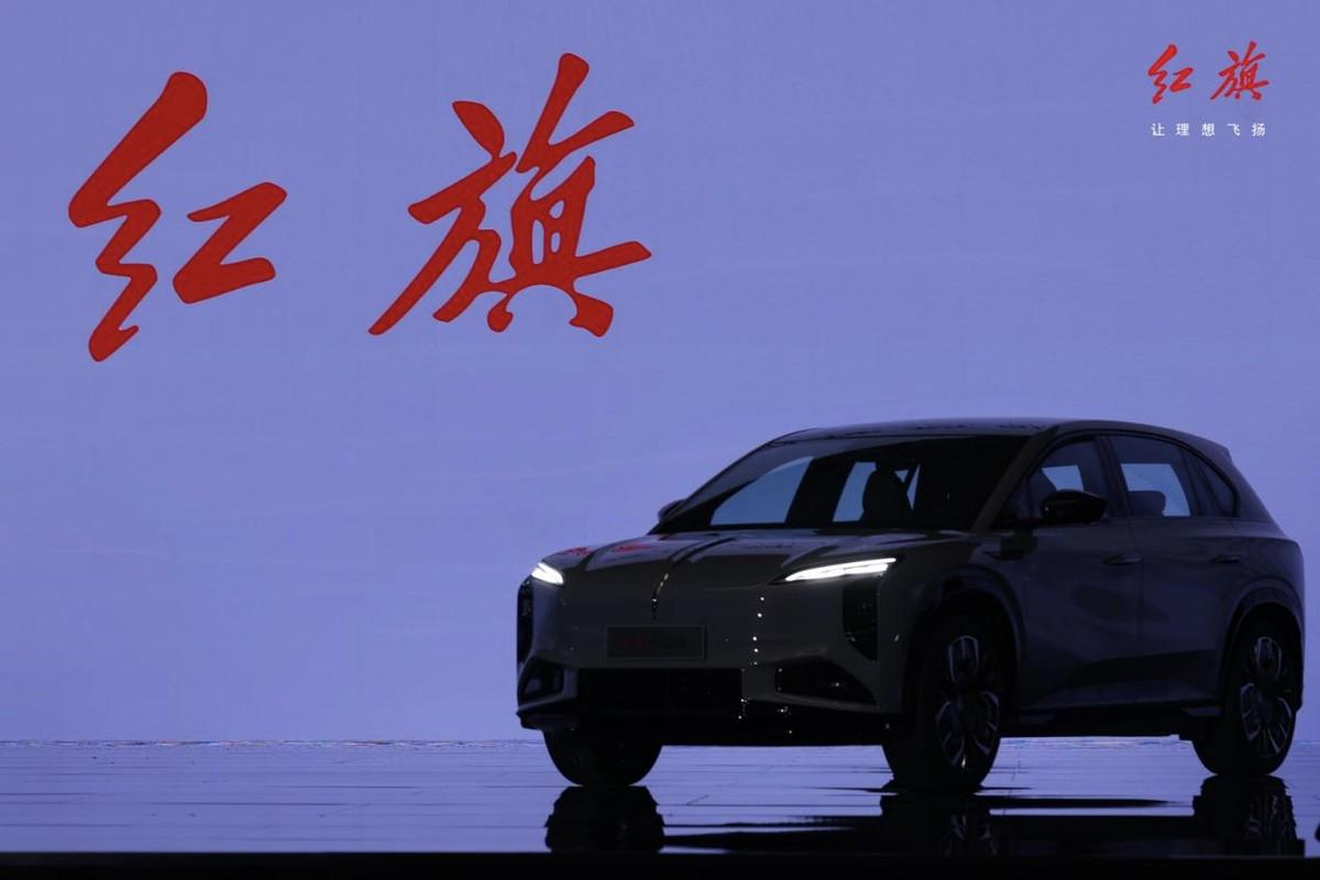 2024年11月12日，深圳的夜空被红旗品牌的创新技术所照亮。在这一夜，红旗不仅