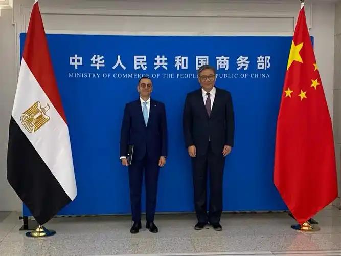 谈好了！埃及和中国签约。
9月2日上午，中国和埃及在开罗的太阳宫举行了正式会谈，