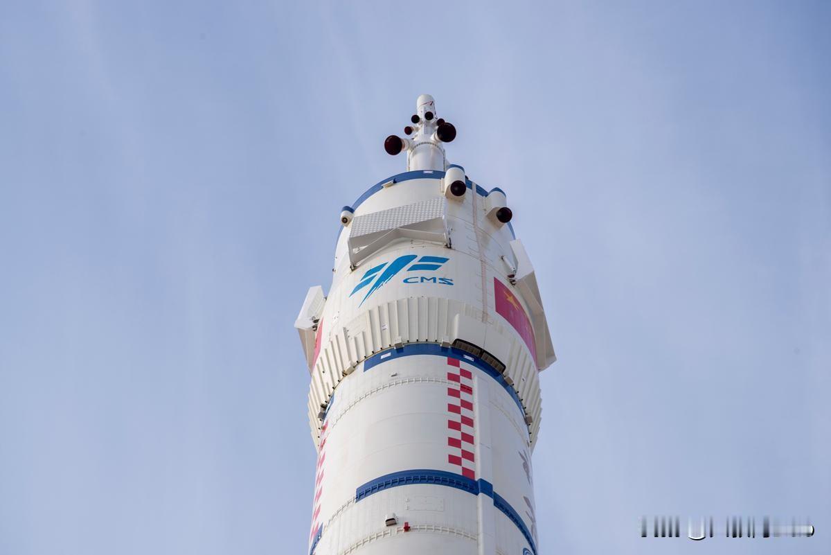 卫星看台湾：一图读懂中国大好河山，国防部一句回应让全网点赞
 
老铁们，最近刷屏