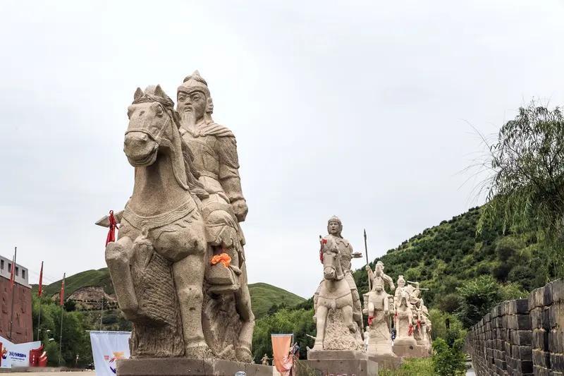 太原历史悠久，名人辈出。在帝王将相里，狄仁杰是并州太原人，作为唐代名相，断案如神