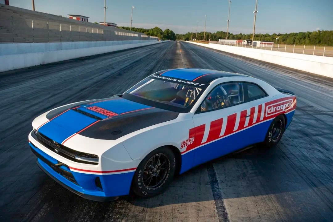 车市热门[超话] Charger Hustle Stuff Drag Pak直线