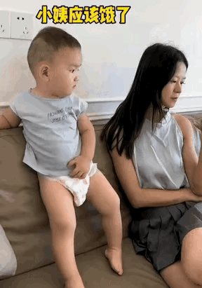 小姨应该饿了，小宝贝好贴心！[捂脸]