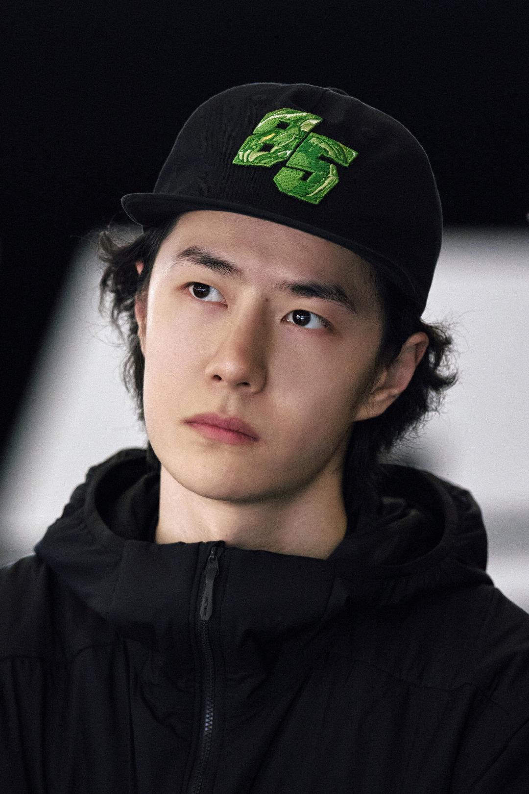 心有定向，稳控方寸，
举起来要命，甜起来更要命[笑哭]。
冷冷的酷酷的85号赛车