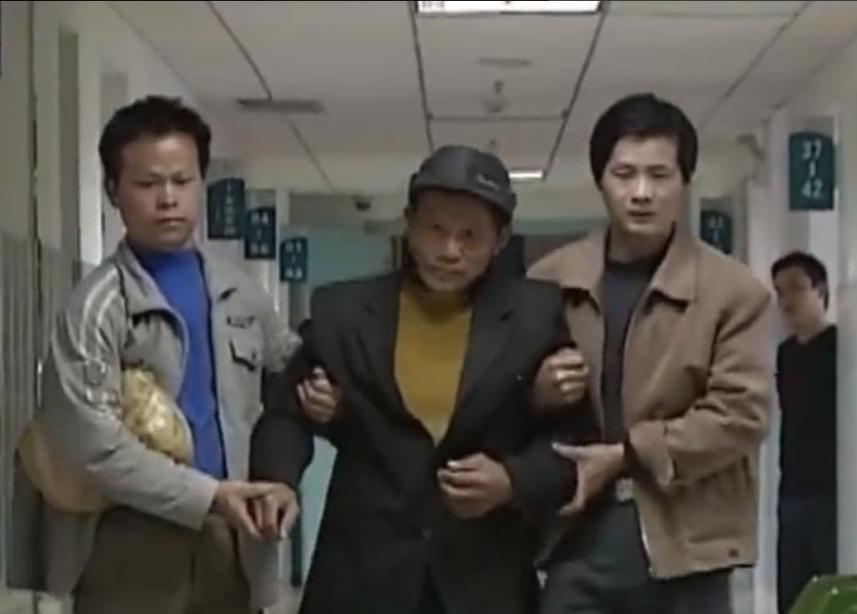 2010年，湖南望城。一个61岁的农村老头，喝下了整瓶剧毒农药，被医院判了死刑，