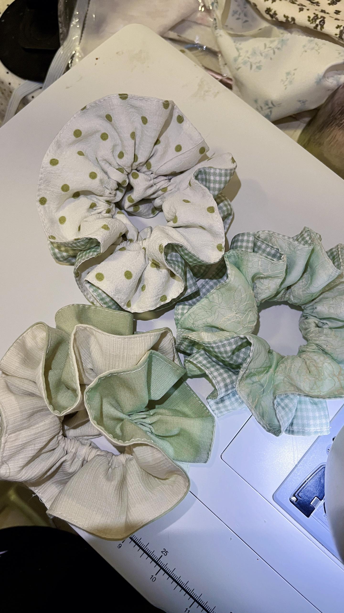 喜欢绿色的看过来，真的是超绝的绿色搭配，手机拍不出眼睛看到的效果，好喜...