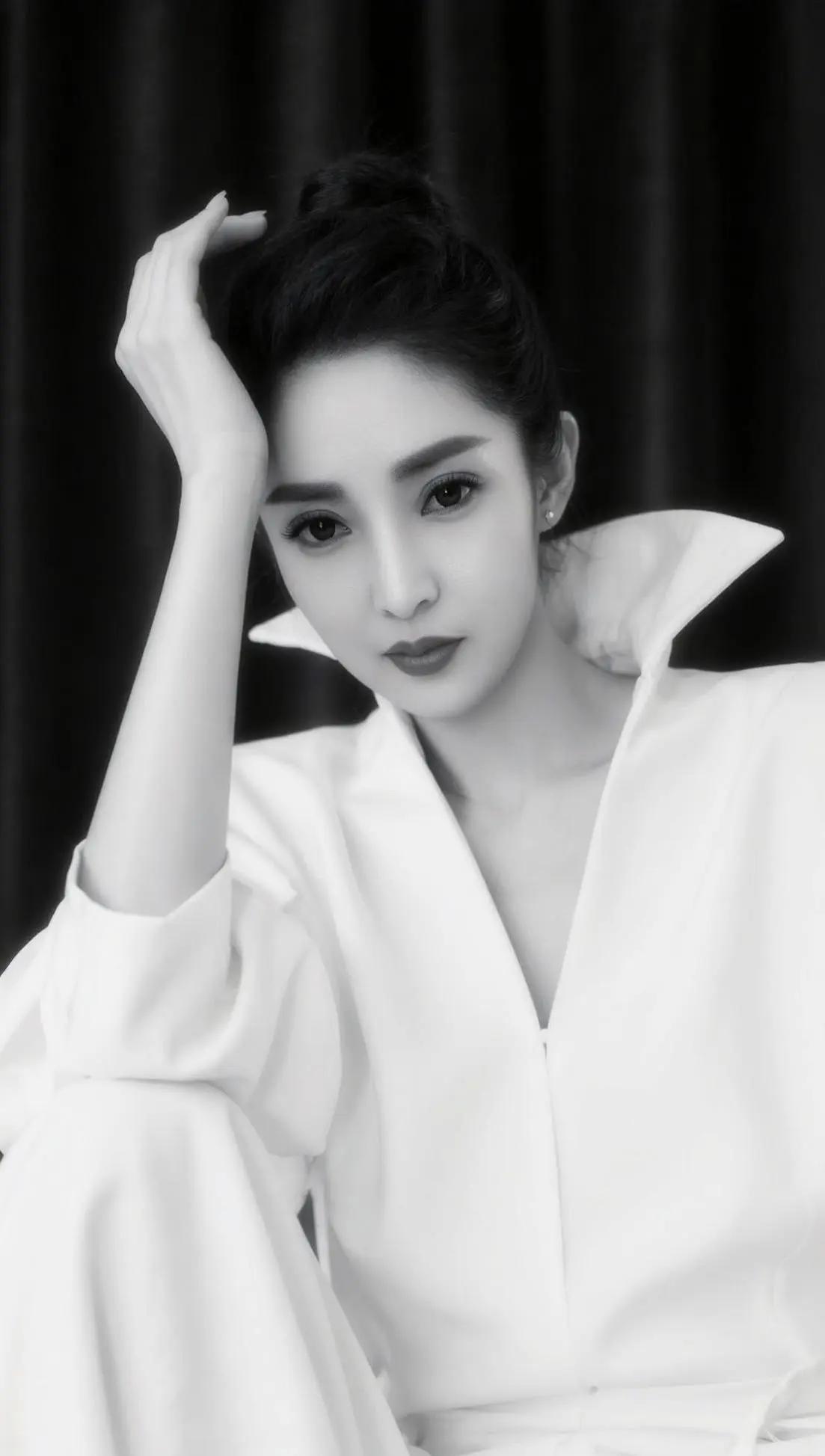 简单的活着，善良、率直、坦荡，去品位人生的韵味，享受人生的乐趣