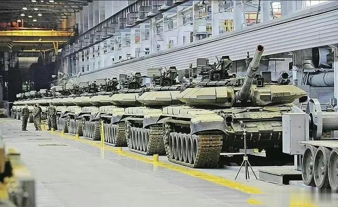 俄罗斯加大T-90M坦克的产量，以抵消来自西方坦克援助的压力。
据西方情报部门透