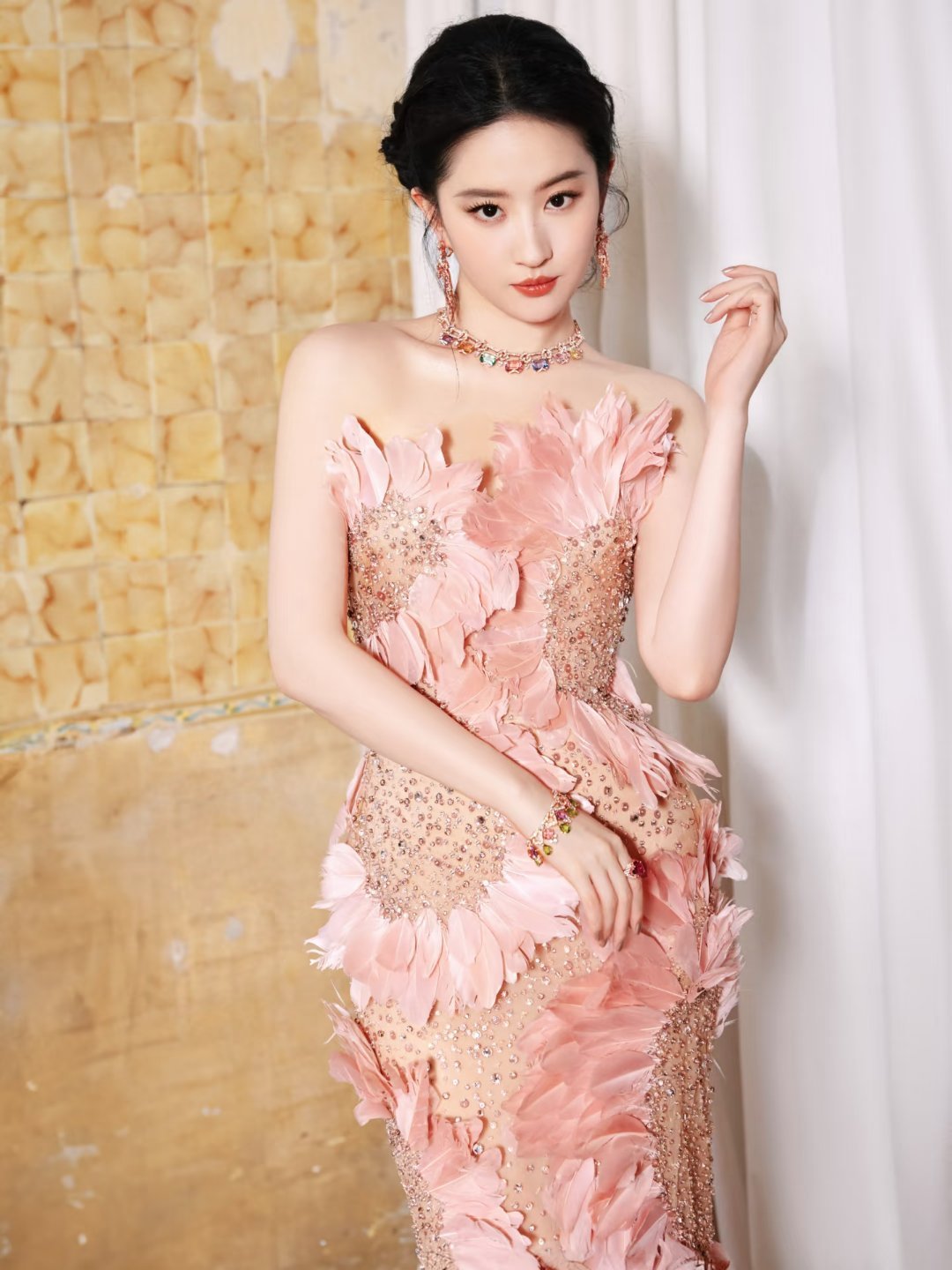 热门女明星电视剧获奖盘点：刘亦菲：《去有风的地方》五个一工程优秀作品《去有风的地