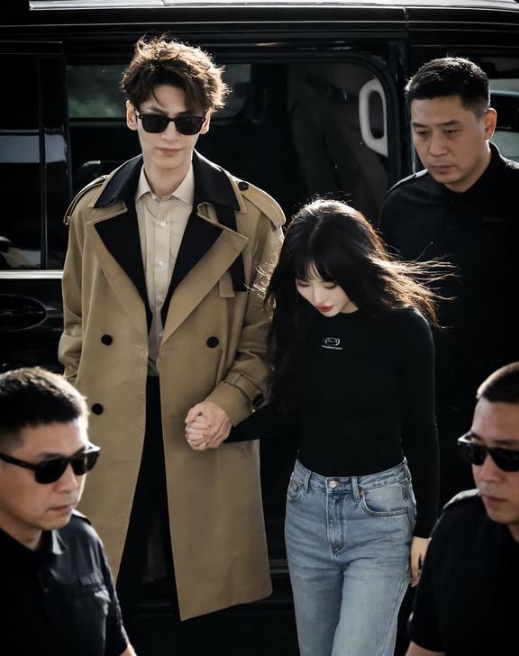 公布一下恋情 我们认识已经10年了～～～
全世界还有谁比我们还绝配 最好的人已经