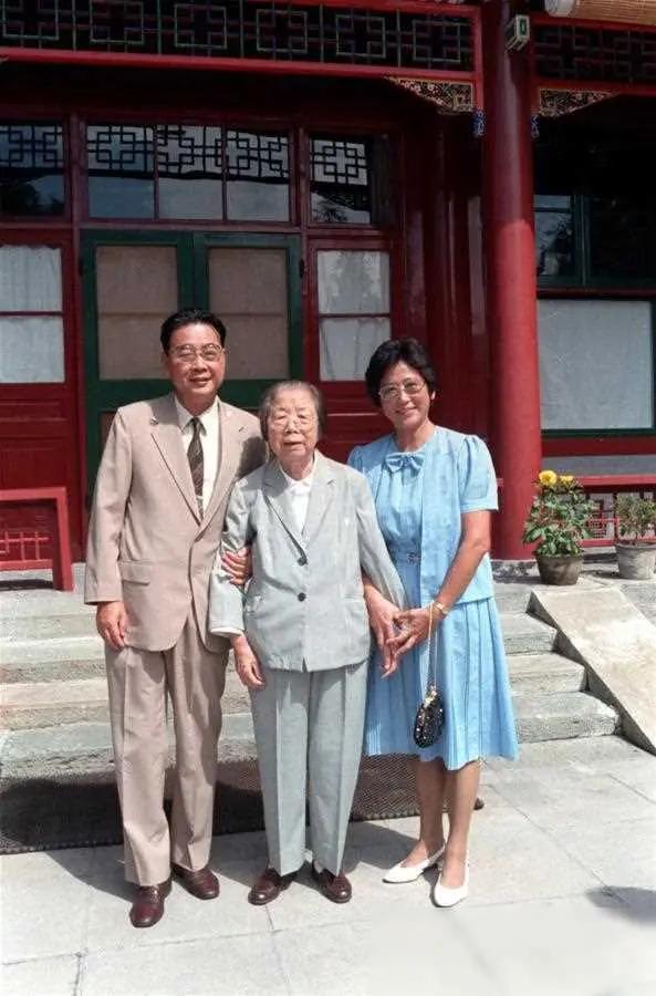 1992年7月，邓颖超因病离世。谁知，邓颖超留下的最后一句话竟是“李鹏”二字，这