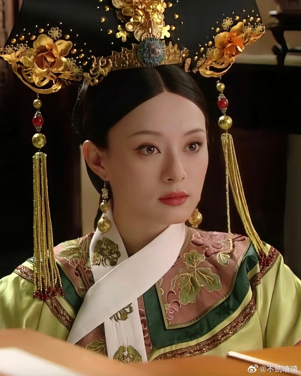 孙俪在电视剧中都是惊为天人那种，但线下活动就是一普通女明星，从不艳压，但是剧里谁