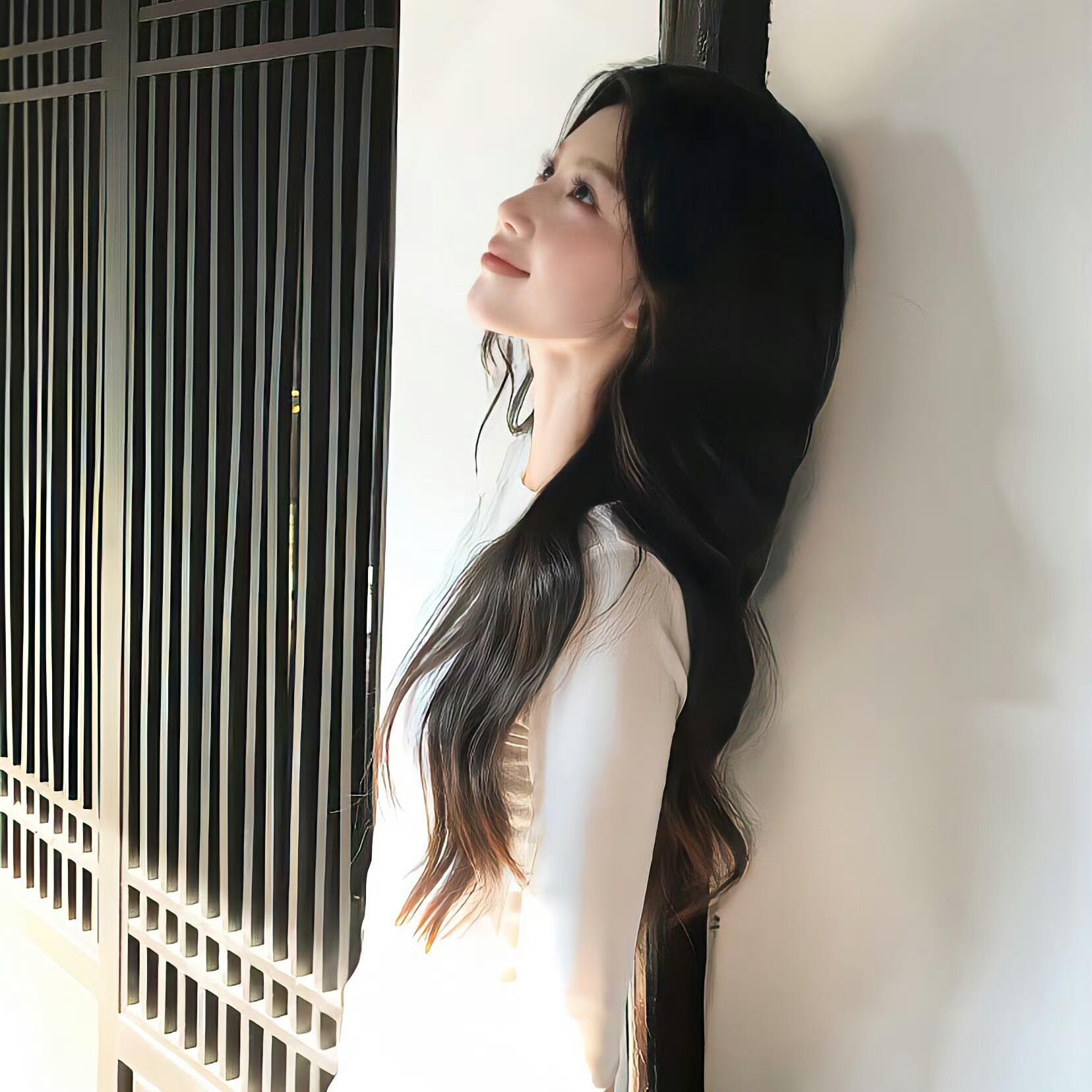 𝐒𝐇𝐀𝐑𝐄*   “答案藏在硬币的第三面”女生头像｜漂亮｜可爱｜高级 