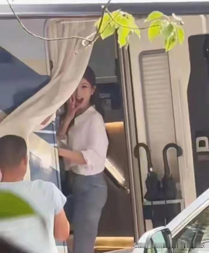 看不懂，有故事？