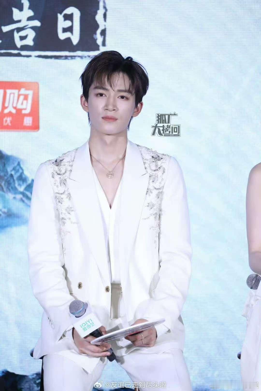 王星越向涵之定风波扫楼王星越向涵之定风波剧宣生图王星越向涵之定风波今日扫楼，造型