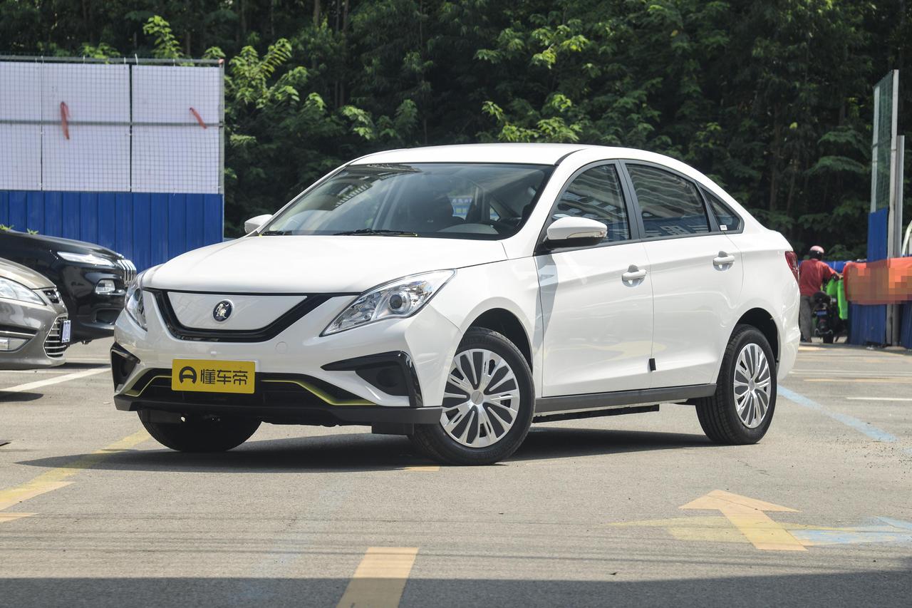 要是贴膜前刷到这篇就好了❗后悔没早知道
刚提车的宝子们看过来！汽车贴膜水太深，要