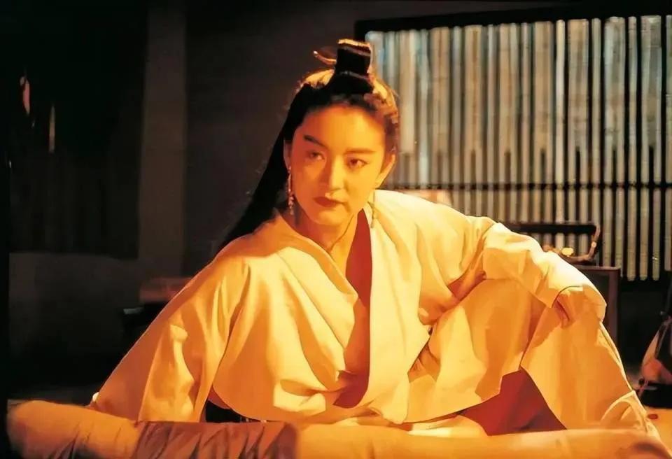 今日话题：东方不败为什么没能一招秒杀令狐冲？？？

网友甲：不知道为什么还有那么