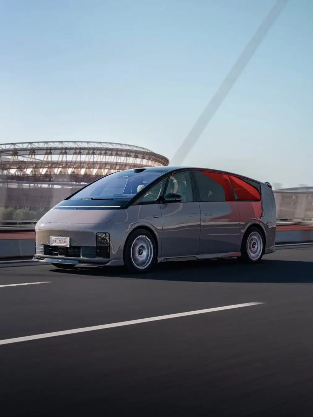 理想MEGA升级YOFER幻夜小包围。