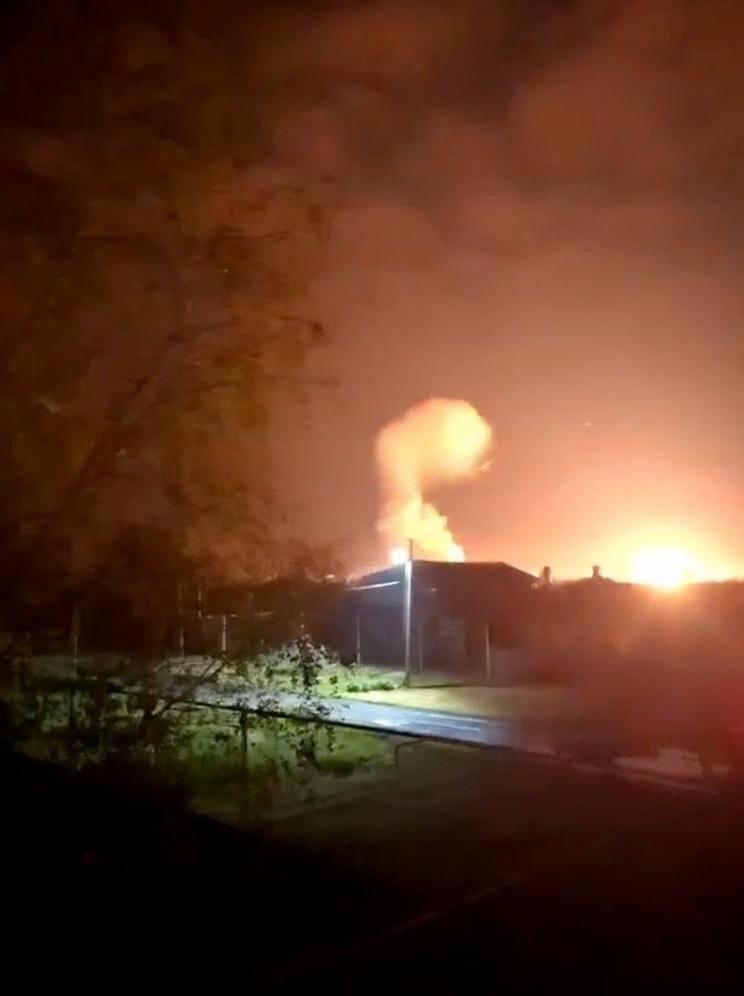 俄罗斯毗邻亚速海的罗斯托夫州昨夜遭受乌克兰武装部队的攻击：该州腹地的新切尔卡斯克