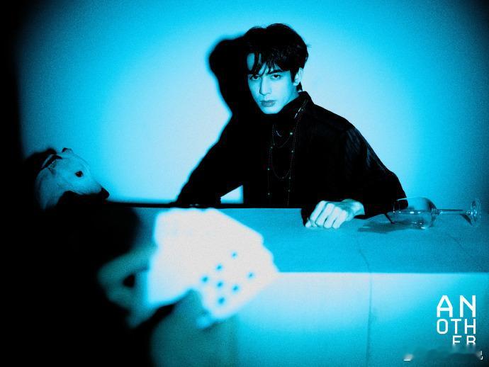 宋威龙穿Gucci迷人又危险被宋威龙的《AnotherMan》开年刊造型狠狠拿捏