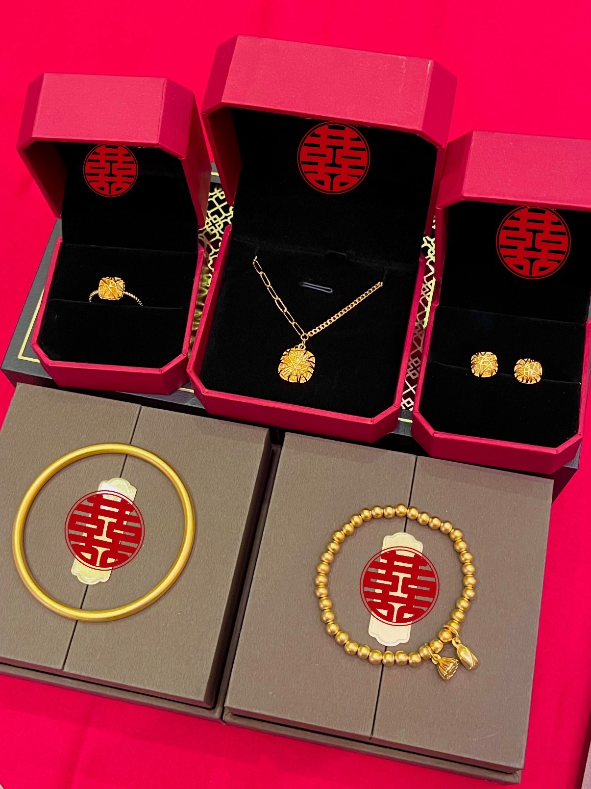 新娘金手镯婚前被堂嫂掉包成铜为什么老一辈总说财不外露，这下知道了吧。所以不管是订