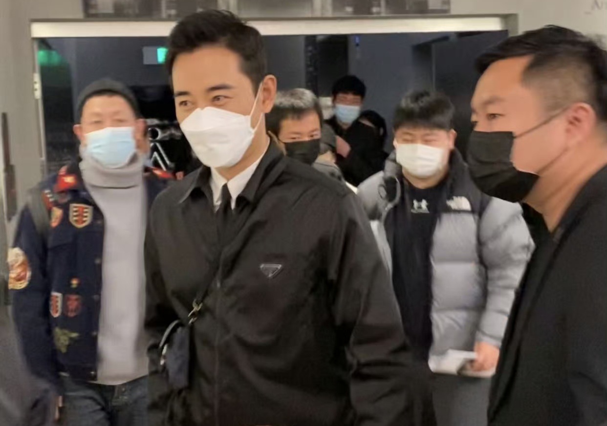 罗晋目之所及罗晋时差一万公里 我曾听说 中午的天空最蓝 太阳最热烈 意想不到的事