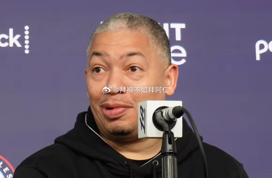 NBA常规赛，快船今日主场137-117大胜鹈鹕。赛后采访时，快船主帅泰伦·卢谈