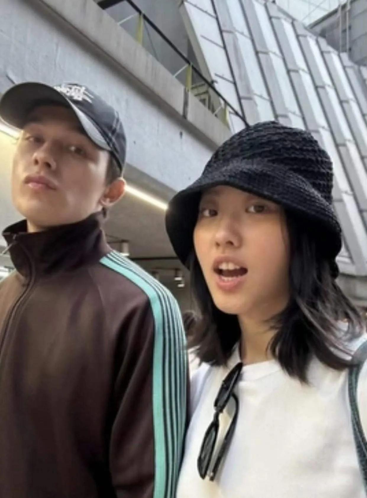  陈奕迅和徐濠萦的女儿，近日在社交平台晒出与男友的温馨日常，满屏都是热恋的甜蜜。