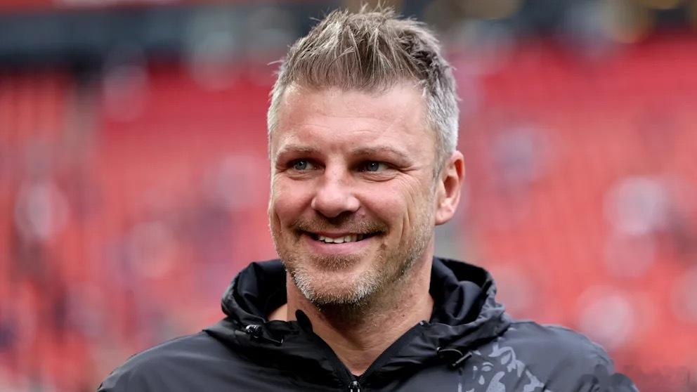 科隆主帅夸斯尼奥克表示，希望成为像孔帕尼那样的人。两位教练是在一次共同参加的教练