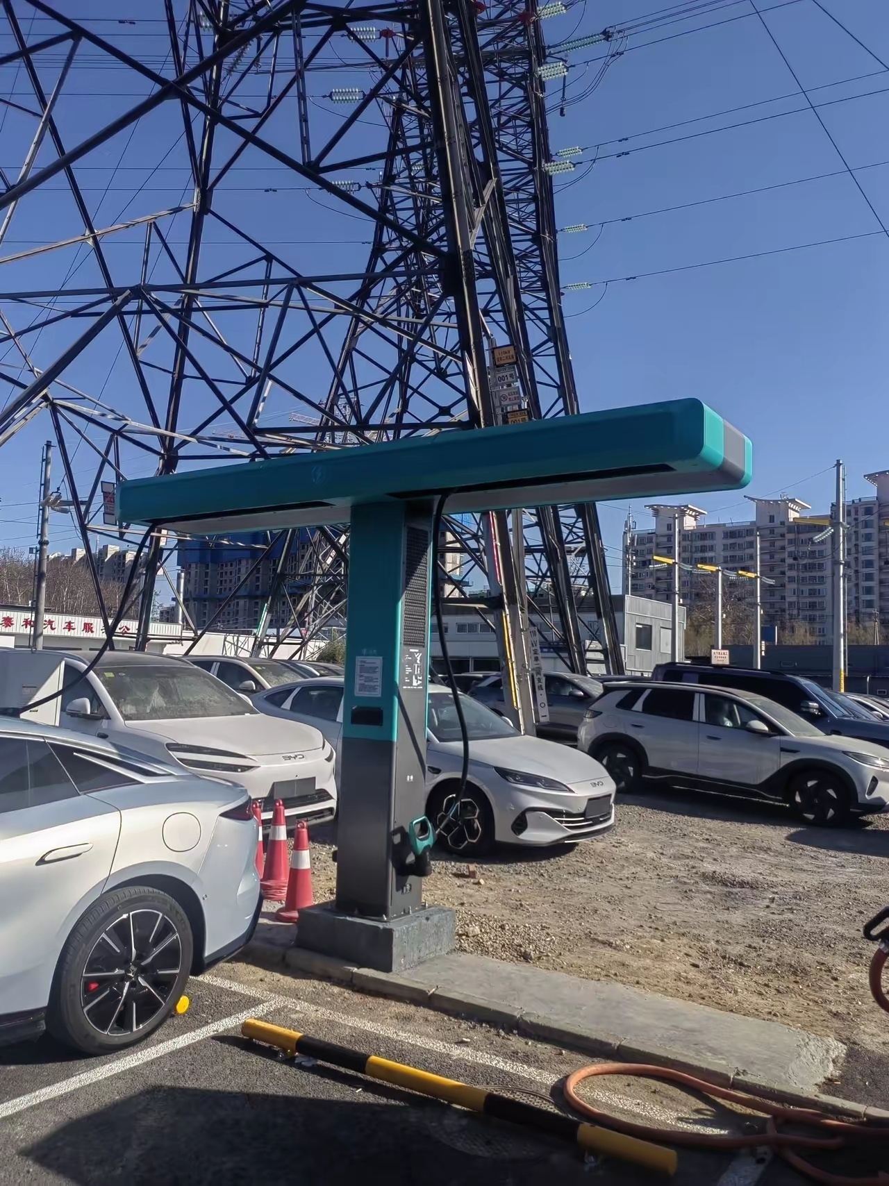 油价又又又涨了，92汽油重回9元时代，加满一箱油，比之前多花上百块。如果是一年两