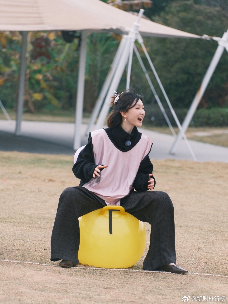 周冬雨不做演员想去养驴周五晚高疯 周冬雨也太有生意头脑了，不演戏就回老家养驴，瞄