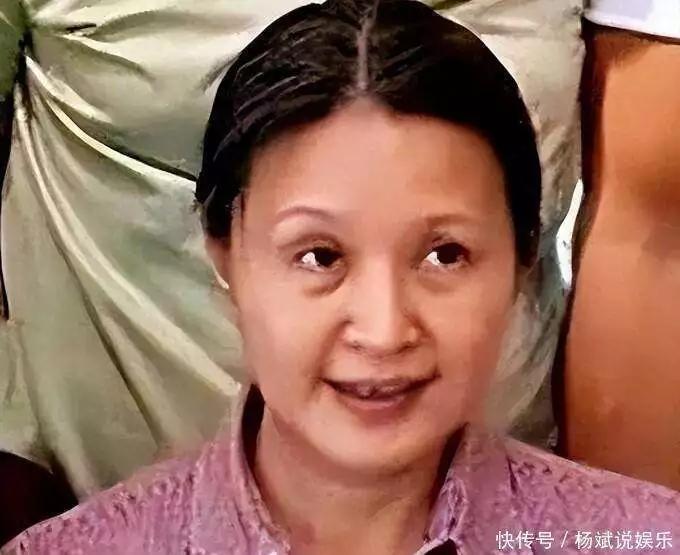 方叔曾经可是风光无限，在圈子里也算小有名气。以前经常见他穿着名牌，开着豪车到处潇