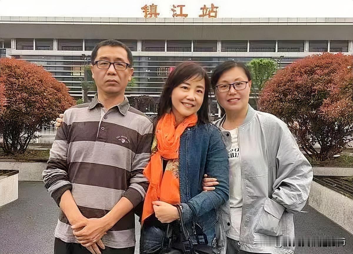 尹乃菁原来祖籍江苏镇江！尹乃菁，1967年3月出生于台北，记者、时事评论员及广播
