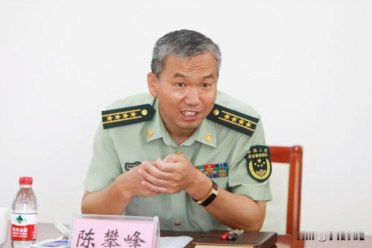 0.1秒绝杀暴恐分子！一等功铁血支队长，从不靠光环吃老本
 
陈攀峰，武警北京总