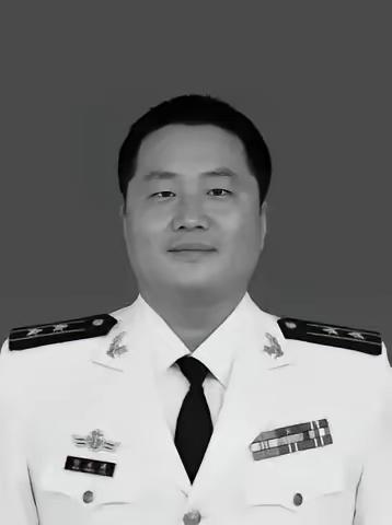 任永涛，1982年8月出生，陕西省西安市鄠邑区人，中共党员，海军中校军衔，海军一