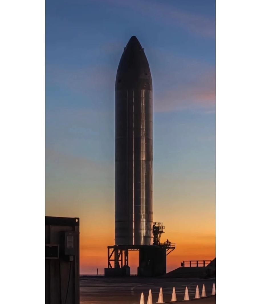 最近有个事儿挺值得琢磨的，一家盈利还在增长的公司，一下子裁掉了四成员工，股价反倒