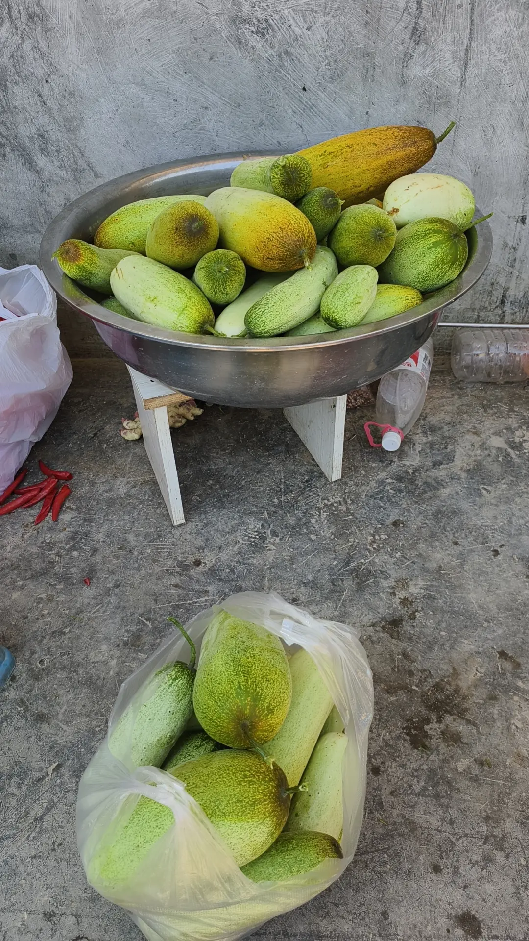 过去的坑，填平就好，不必反复跳；别人的错，不背；自己的错，不悔。向前走...